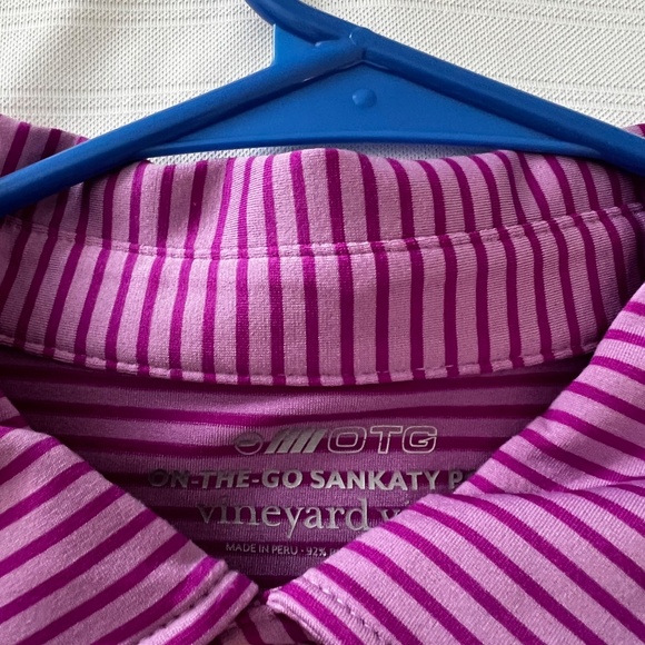 Vineyard Vines - 2 shirts included - Picture 2 of 5